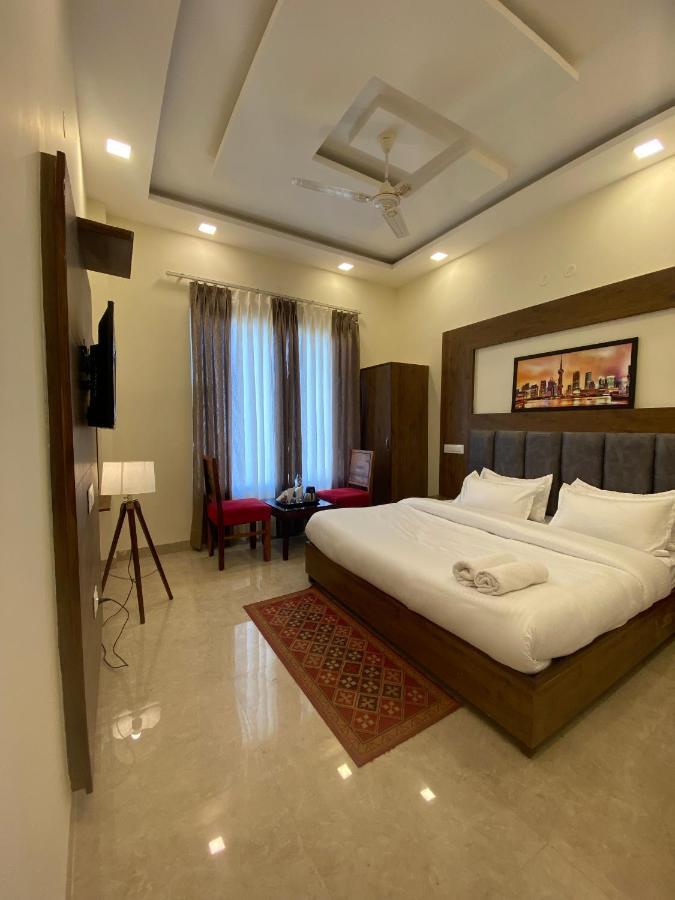 Hotel Woodlark Zirakpur - A Peaceful Stay Exterior foto